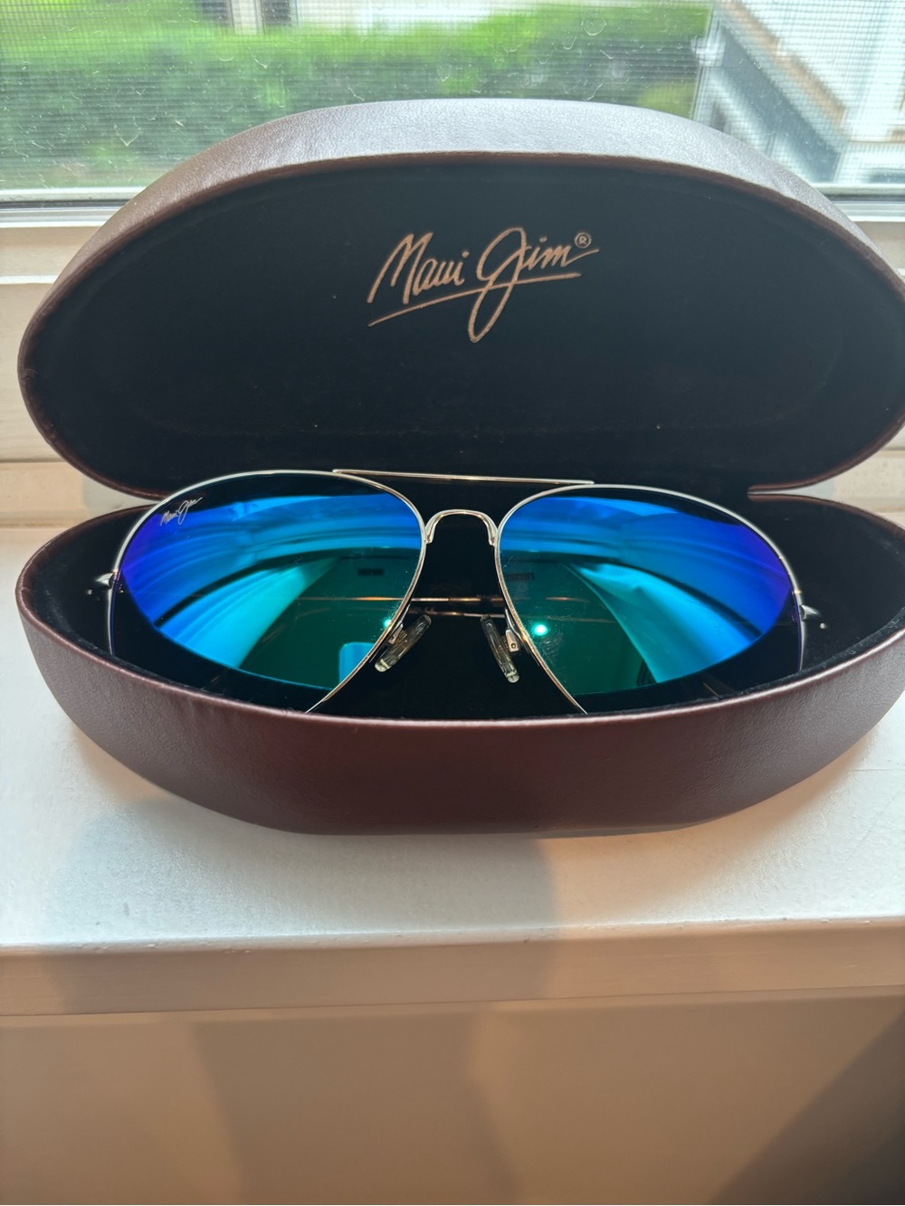 Maui Jim Aviator Sunglasses with Green-Blue Mirrored Lenses - Picture 4 of 5